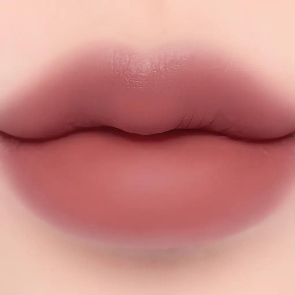 Laka Bulky Matte Lipstick 4g in 402 To Rose Shade.