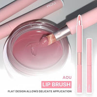 Featuring a finely tapered brush tip, it allows for smooth and even distribution of lip color, ensuring sharp lines and full coverage.