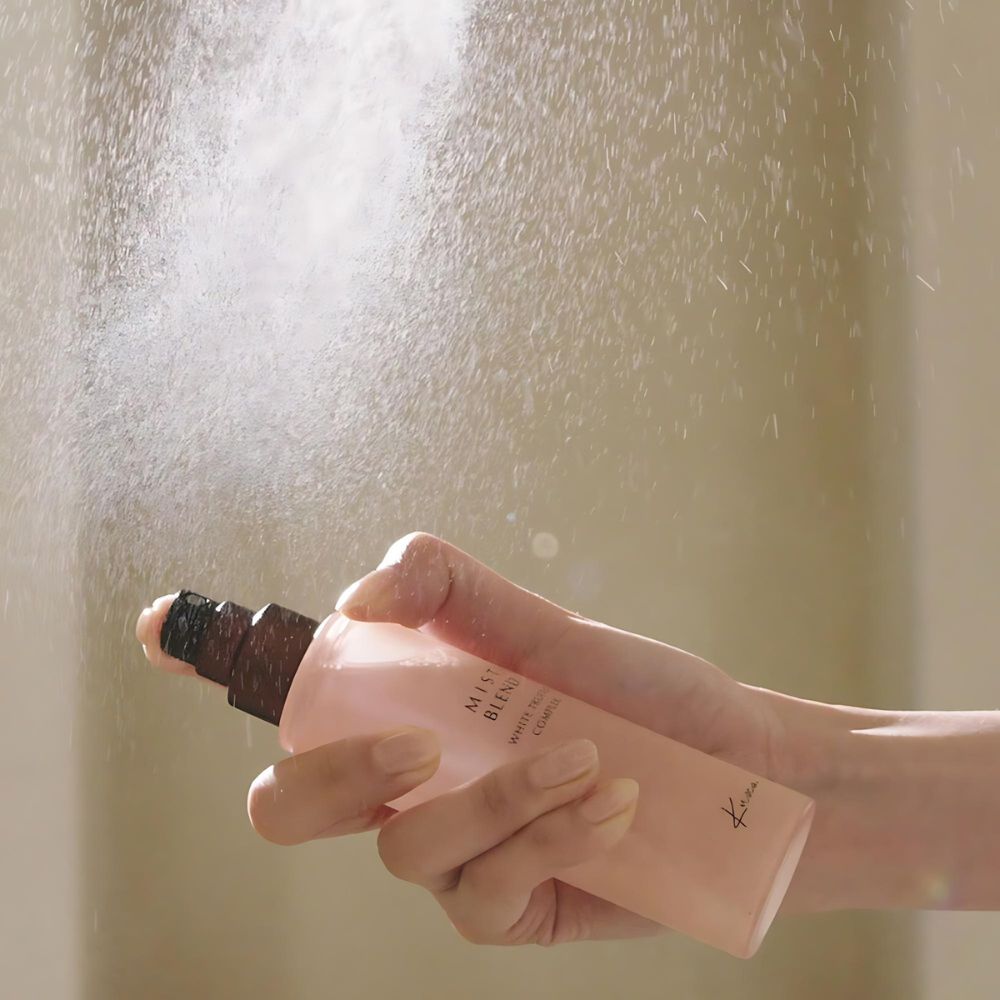 This mist delivers an instant boost of moisture and radiance, helping to soothe dryness and enhance skin elasticity.