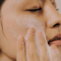 Formulated with calming ingredients, it effectively removes impurities, excess oil, and makeup without stripping the skin’s natural moisture barrier.