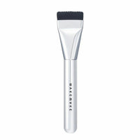 The set includes a wide foundation brush with a spatula design, perfect for spreading and blending liquid or cream foundations seamlessly.