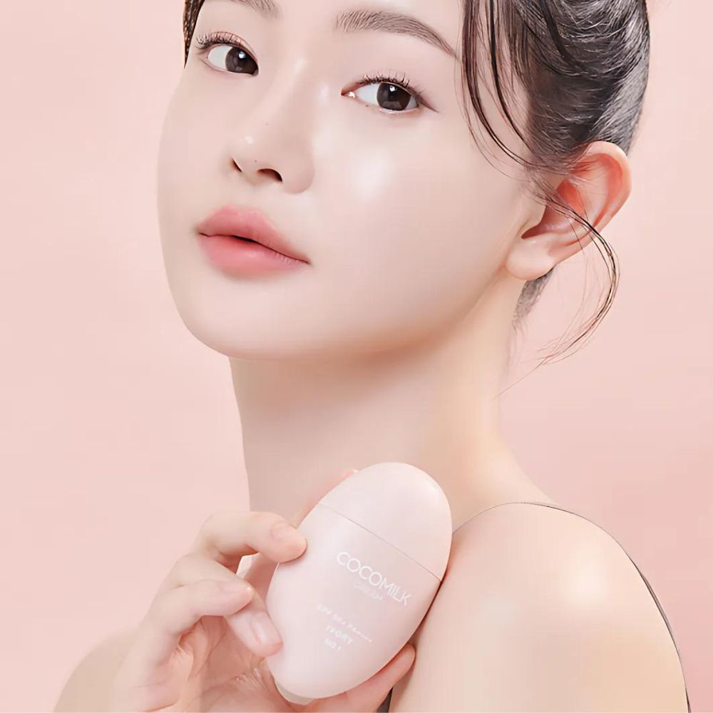 Ideal for all skin types, this cream delivers a healthy glow while keeping your skin protected and nourished throughout the day.