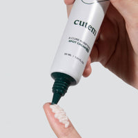 Its lightweight formula absorbs quickly and works to clear impurities while minimizing the appearance of acne scars.