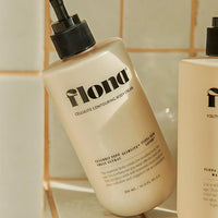 The lightweight, non-greasy formula absorbs quickly, allowing you to incorporate it seamlessly into your daily routine.