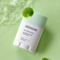 Its easy-to-apply, non-greasy formula is ideal for on-the-go use, ensuring that your skin stays protected and hydrated throughout the day.
