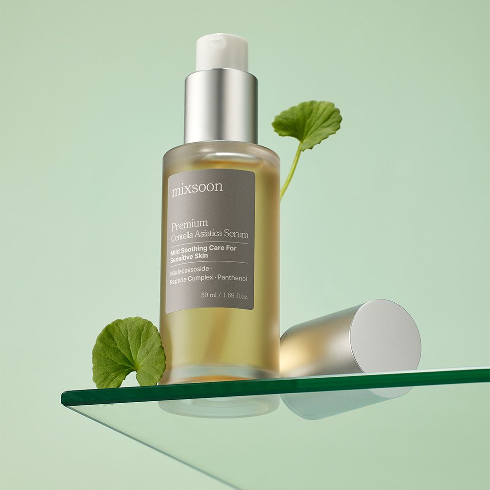 This serum is designed to repair and strengthen the skin's barrier, reduce redness, and soothe irritated or sensitive skin. It provides deep hydration while promoting skin regeneration, making it ideal for those with sensitive or troubled skin.