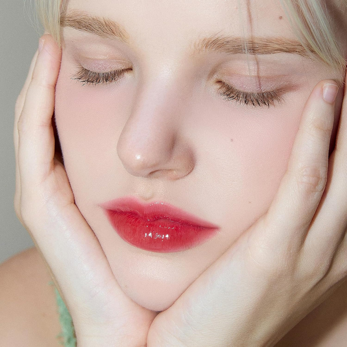  Apply directly to the lips for a subtle tint and glow