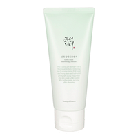 Formulated with green plum extract and mung bean seed extract, this cleanser effectively removes impurities, excess oil, and makeup while preserving the skin’s natural moisture balance.