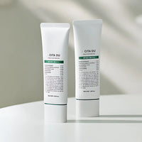 Its water-based formula absorbs quickly without leaving a sticky or greasy residue, ensuring a fresh, dewy finish. 